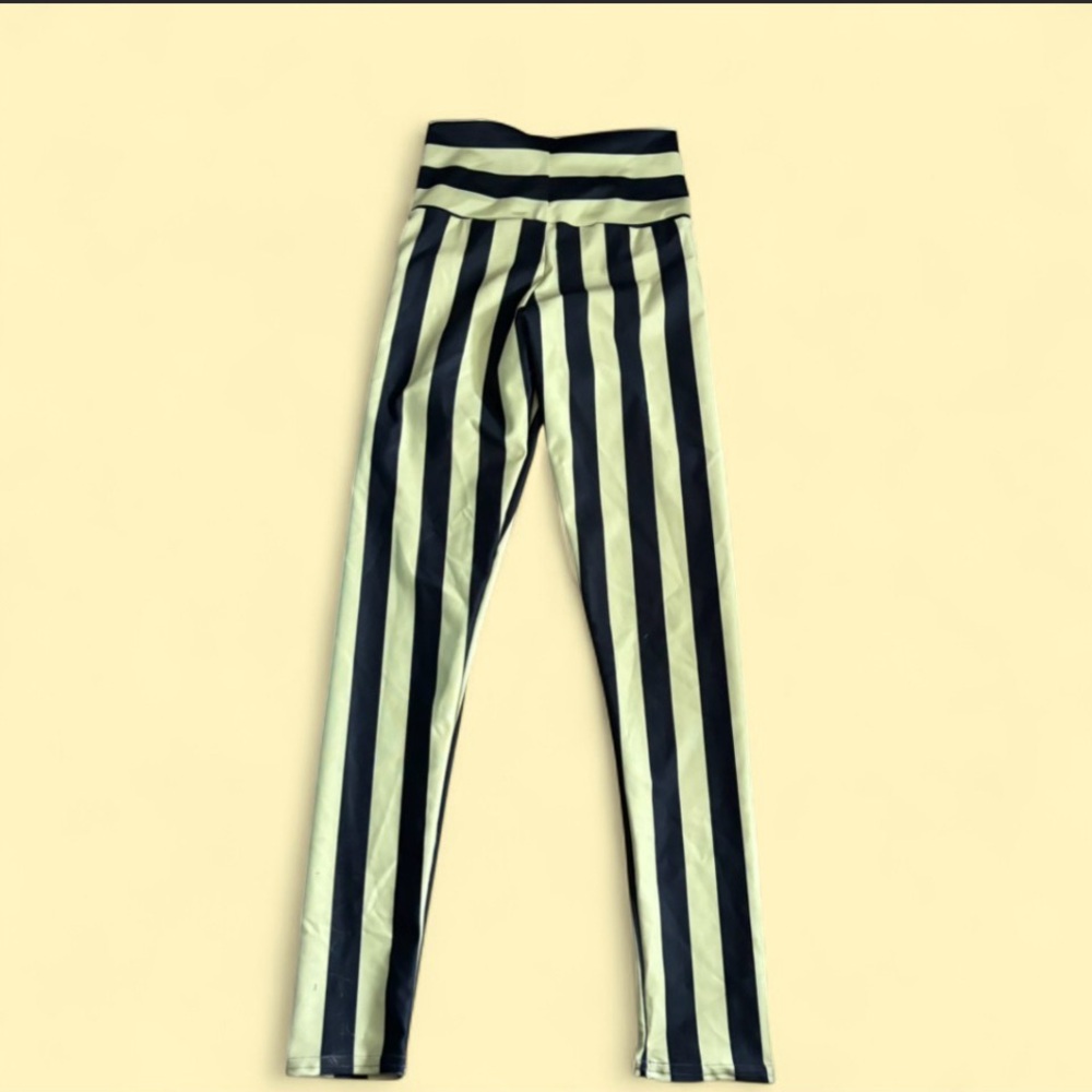 Chic Black and White Striped Women's Leggings